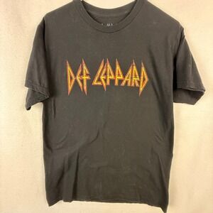 Def Leppard T-Shirt Mens Medium Black Graphic Band Tee Rock Music Short Sleeve